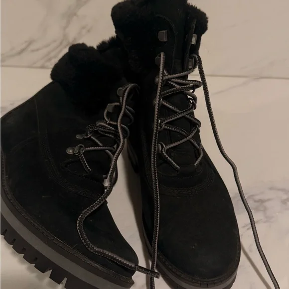 Black suede fur trim Timberland booties - Picture 3 of 10